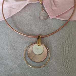 Collier en nacre modèle Canelle 