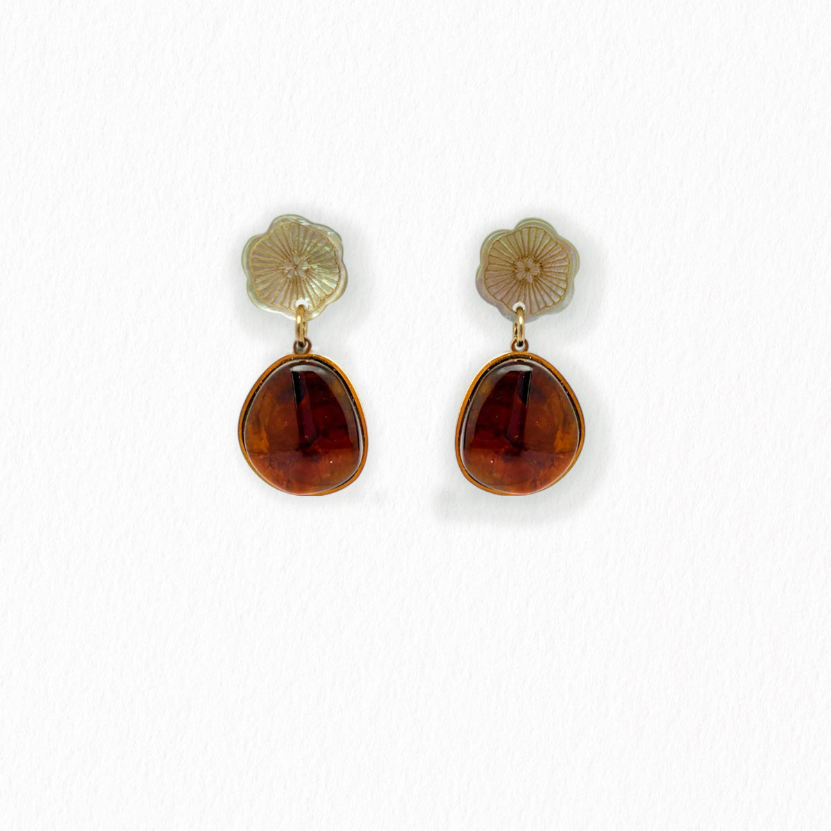 Boucles d’oreilles Alyx marron en nacre - La Petite Sardine