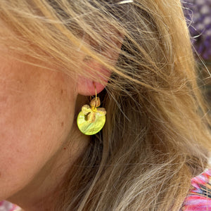 Boucles d'oreilles en nacre vert anis