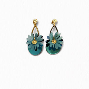 Boucles d'oreilles en nacre bleue