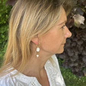 Boucles d'oreilles créoles en nacre
