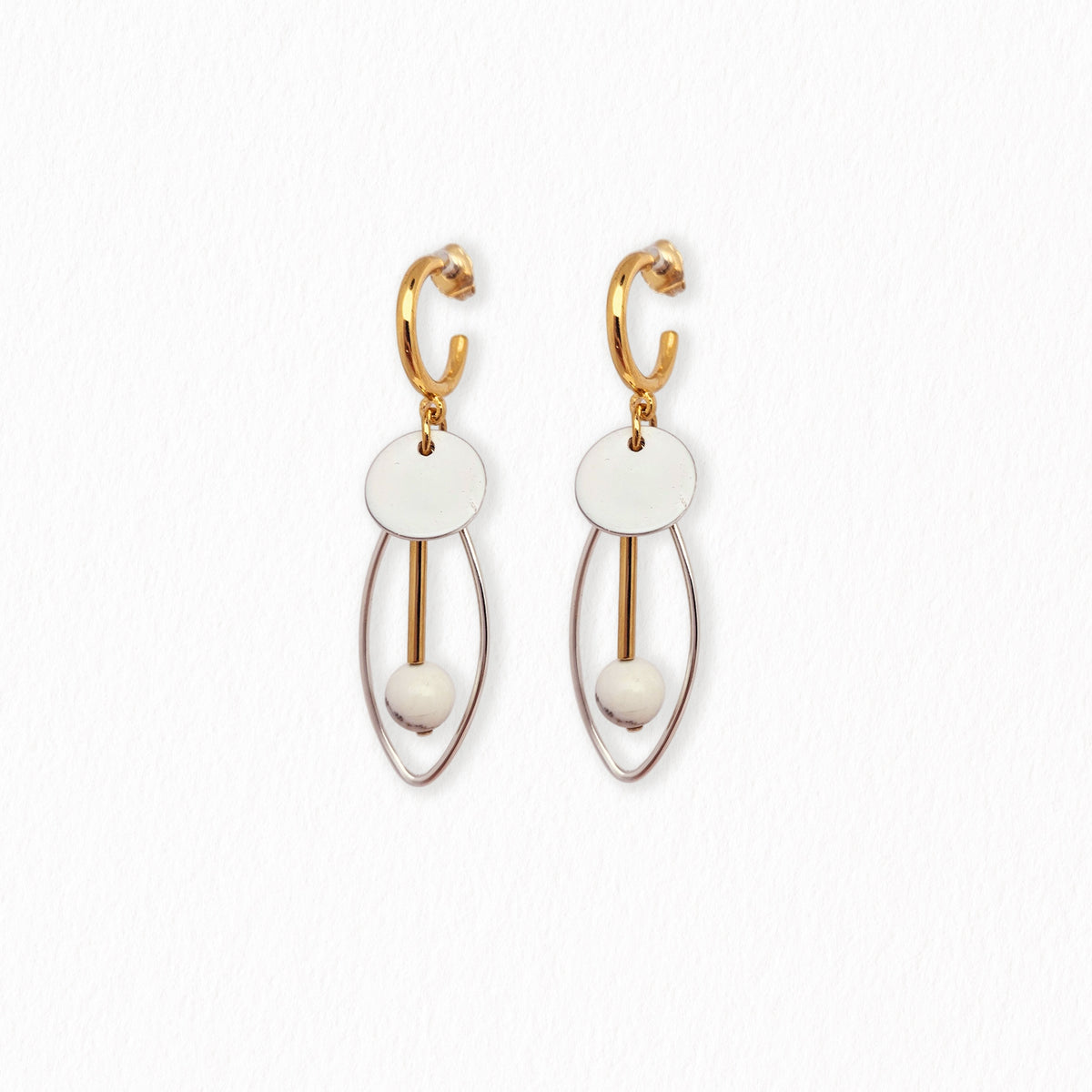 Boucles d'oreilles créoles en nacre blanche