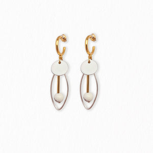 Boucles d'oreilles créoles en nacre blanche
