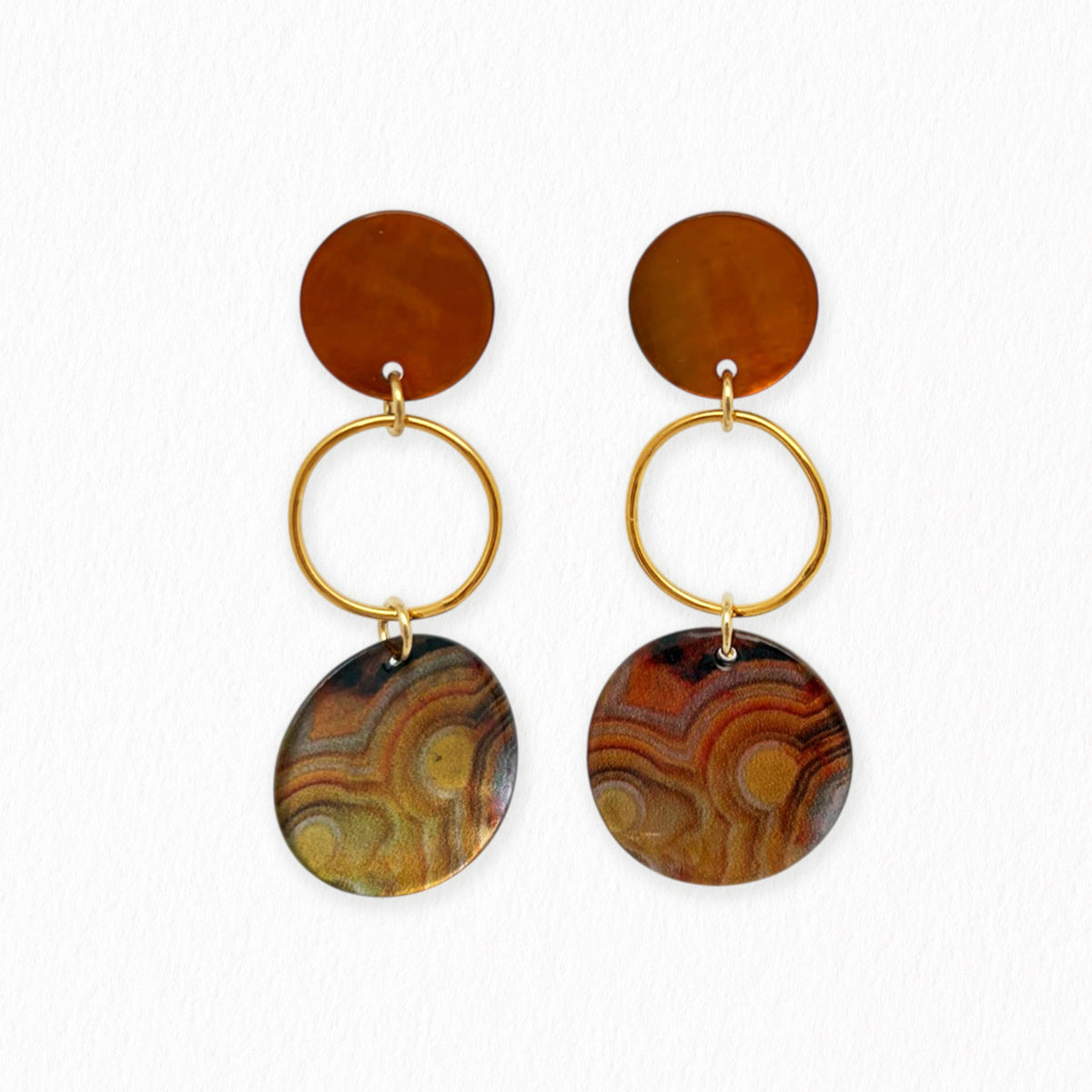Boucles d’oreilles Margot longue en nacre orange à motifs - La Petite Sardine