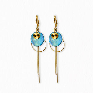 Boucles d'oreilles en nacre bleue Dormeuses Lou