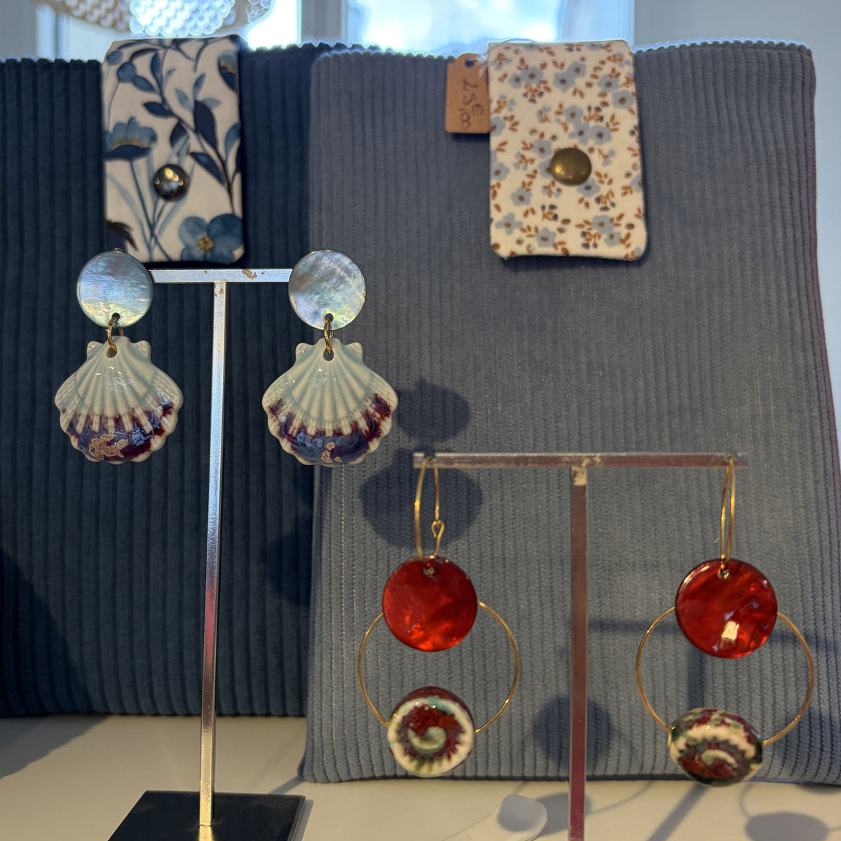 Boucles d'oreilles nacre céramique rouge bordeau