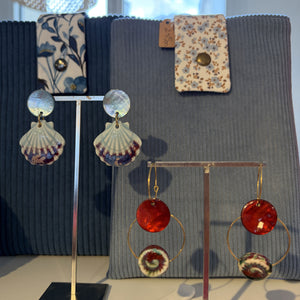 Boucles d'oreilles nacre céramique rouge bordeau