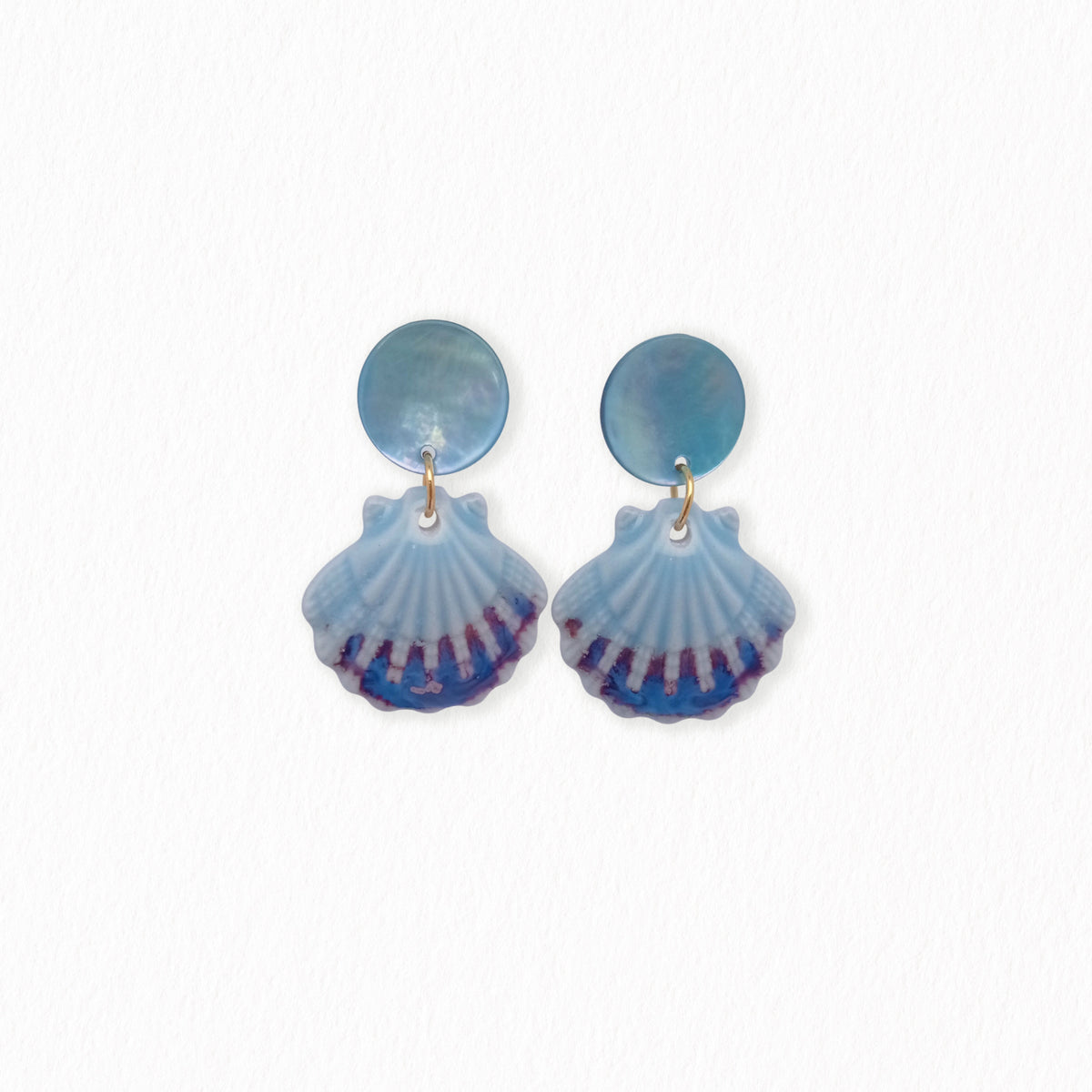 Boucles d'oreilles nacre céramique bleue
