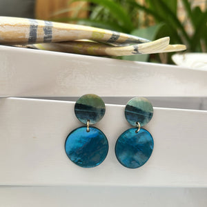 Boucles-oreilles-nacre-bleue-la-petite-sardine-bijoux-odine