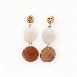 Boucles-oreilles-nacre-la-petite-sardine-bijoux-bo-beige