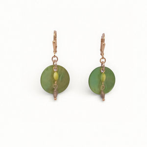 Boucles-oreilles-nacre-la-petite-sardine-bijoux-verte-dormeuse-vera