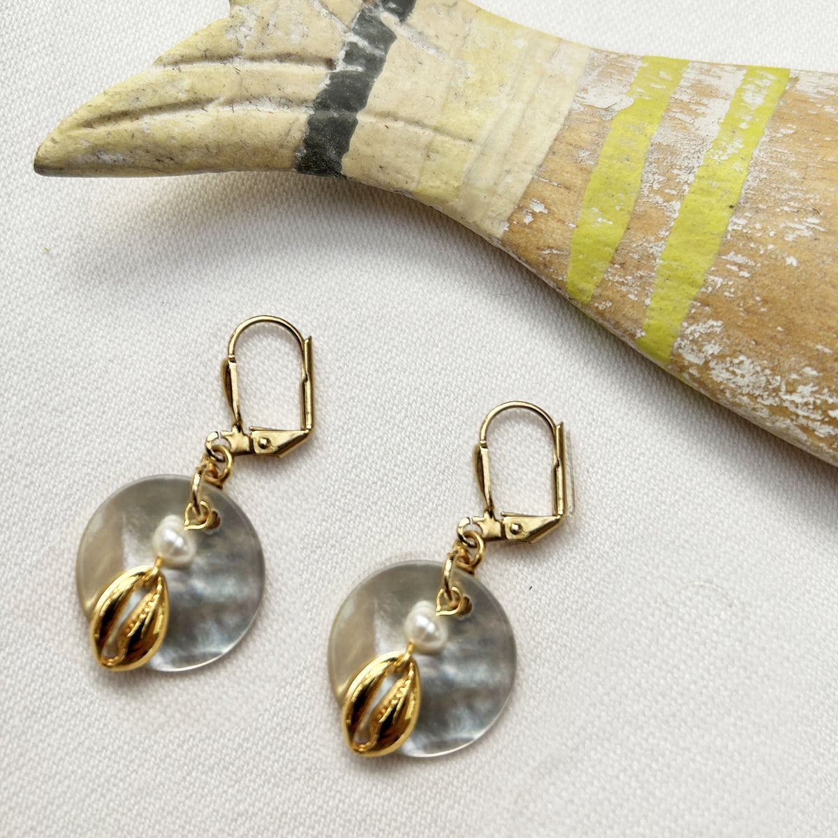 Boucles-perles-de-culture-et-nacre-nacturelle-la-petite-sardine-bijoux