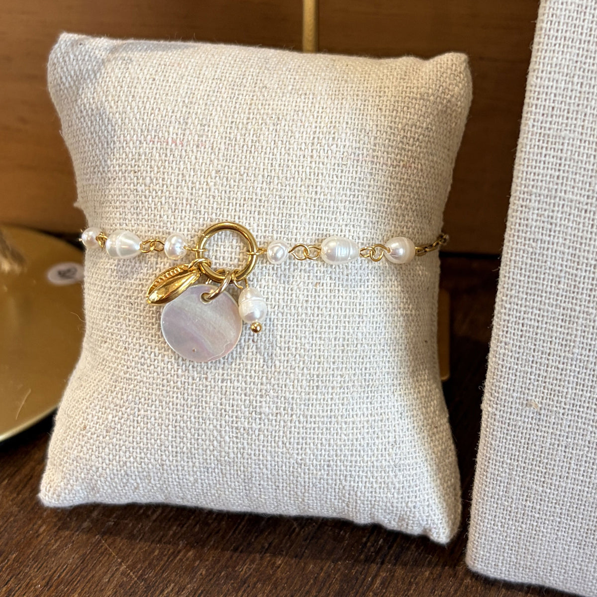 Bracelet-perles-de-culture-et-nacre-nacturelle-la-petite-sardine-bijoux