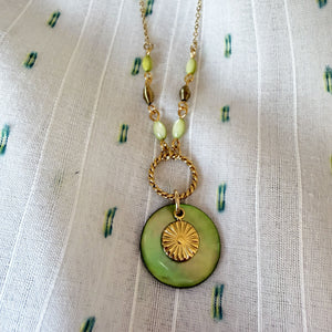 Collier-nacre-vert--la-petite-sardine-bijoux-vera