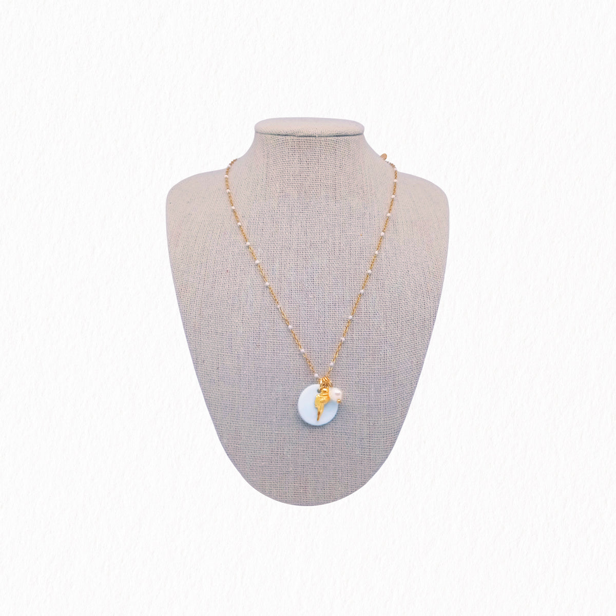Collier-oreilles-nacre-blanche-et-perle-de-culture-la-petite-sardine-bijoux-2