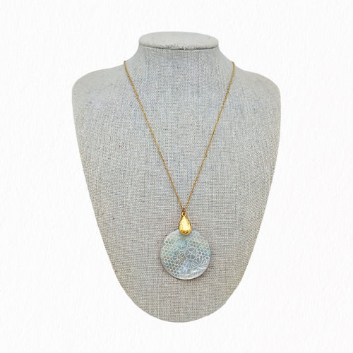 Collier nacre dentelle
