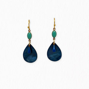 Boucles d’oreilles Ludivine en nacre bleue