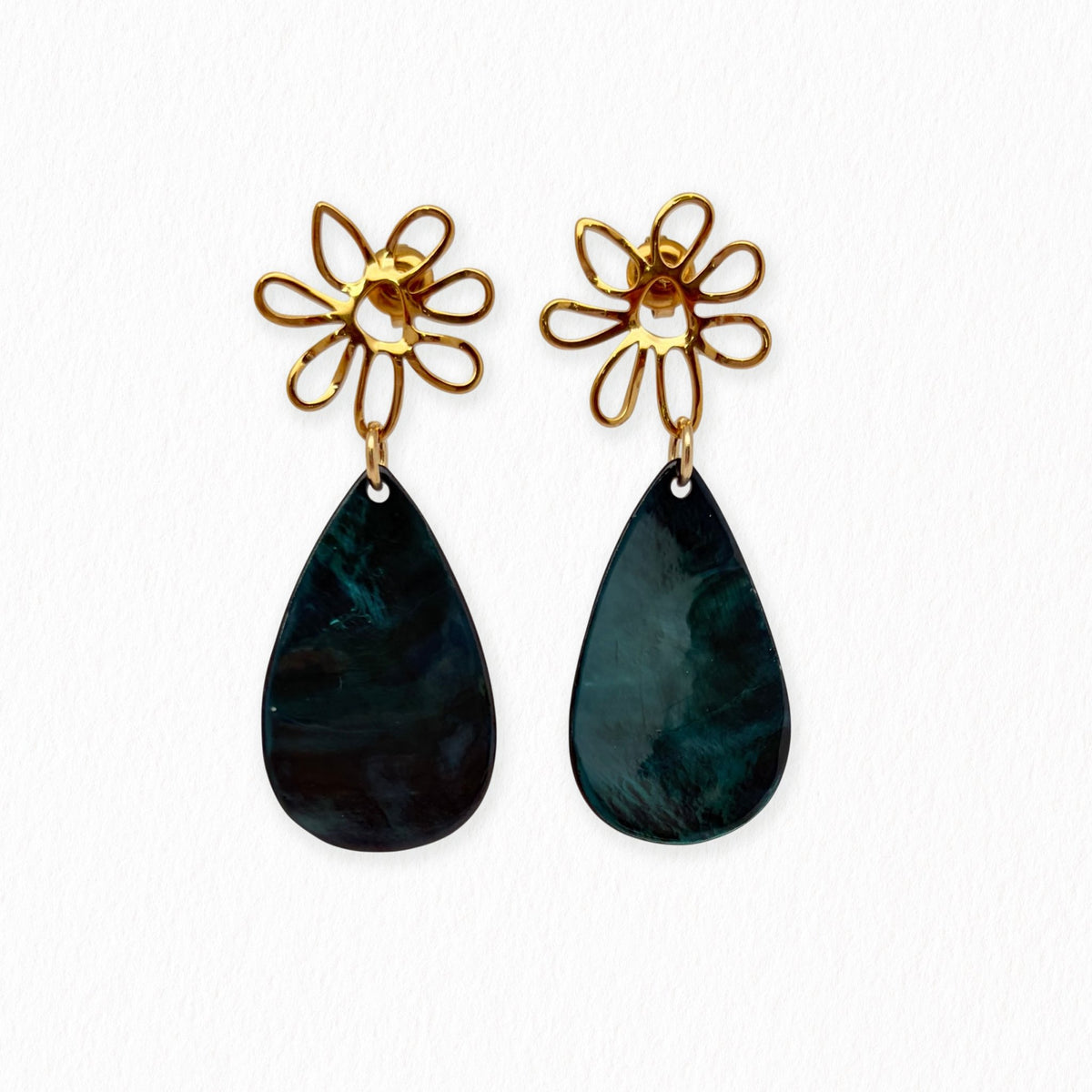 Boucles d’oreilles Calia en nacre bleu canard et fleurs dorées