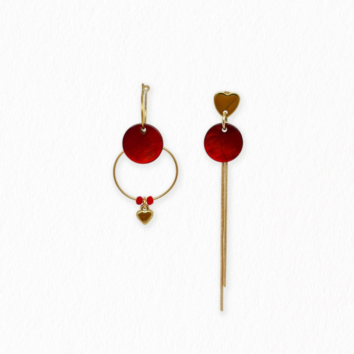 Boucles d’oreilles Castille asymétriques en nacre rouge, créole et poussette cœur