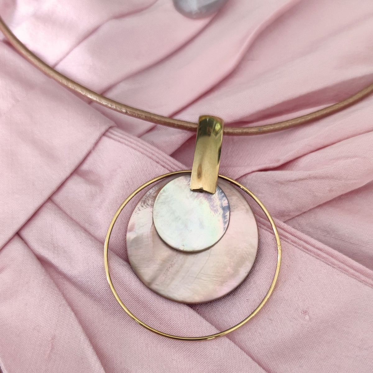 Collier en nacre modèle Canelle 