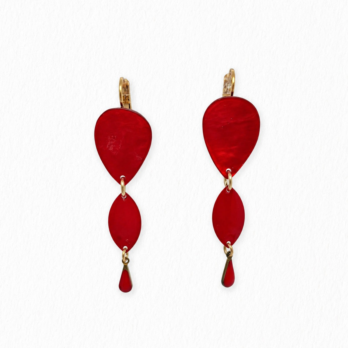 Boucles d’oreilles Joy en nacre et émail rouges, dorées à l’or fin 24 carats