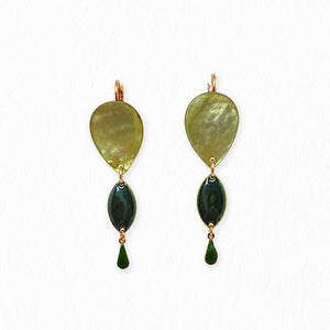 Boucles d’oreilles Joy en nacre et émail verts, dorées à l’or fin 24 carats