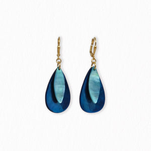 Boucles d'oreilles en nacre bleue Solveig 