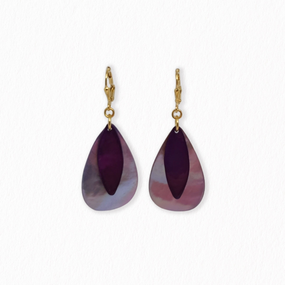 Boucles d'oreilles en nacre mauve Solveig 