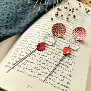 Boucles d’oreilles Madeleine en nacre gravée et argent