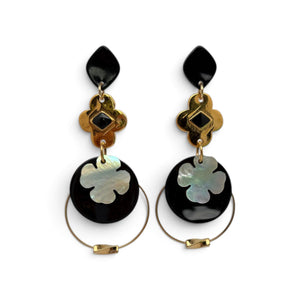 Boucles d’oreilles Armance en nacre noire et trèfle naturel