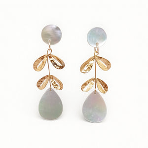 Boucles d'oreilles nacres délicates feuilles