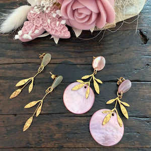 Boucles d'oreilles nacres feuilles ciselées
