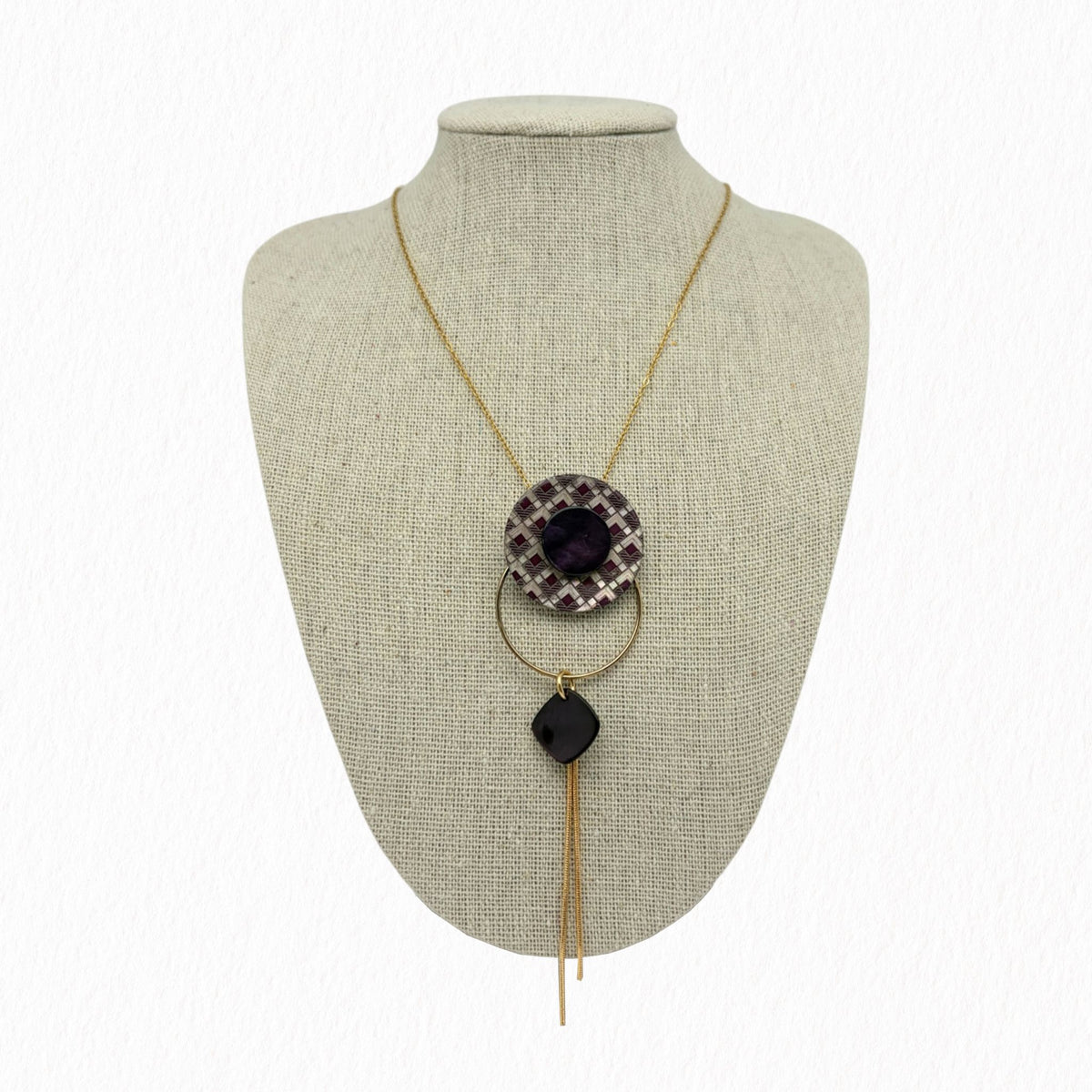 Collier Tara en nacre violette gravée tartan