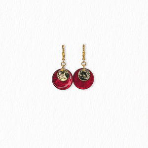 Boucles d’oreilles dormeuses en nacre – dorées