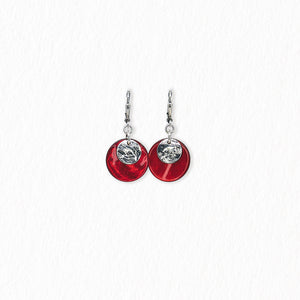 Boucles d’oreilles dormeuses en nacre – argentées