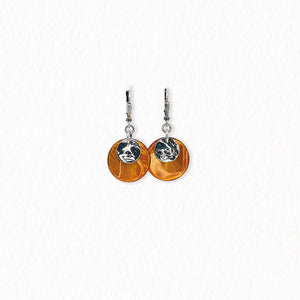 Boucles d’oreilles dormeuses en nacre – argentées