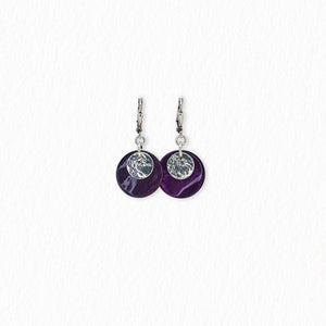 Boucles d’oreilles dormeuses en nacre – argentées