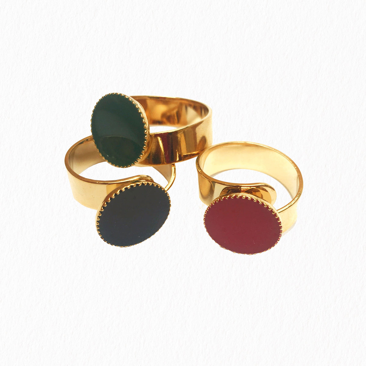 Bague émail dorée