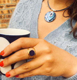 Bague ajourée émail dorée